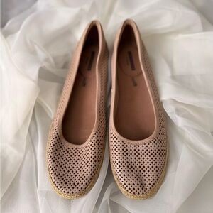 Clarks Women’s Size 12 Nude Blush Perforated Flats Cushioned Comfort
